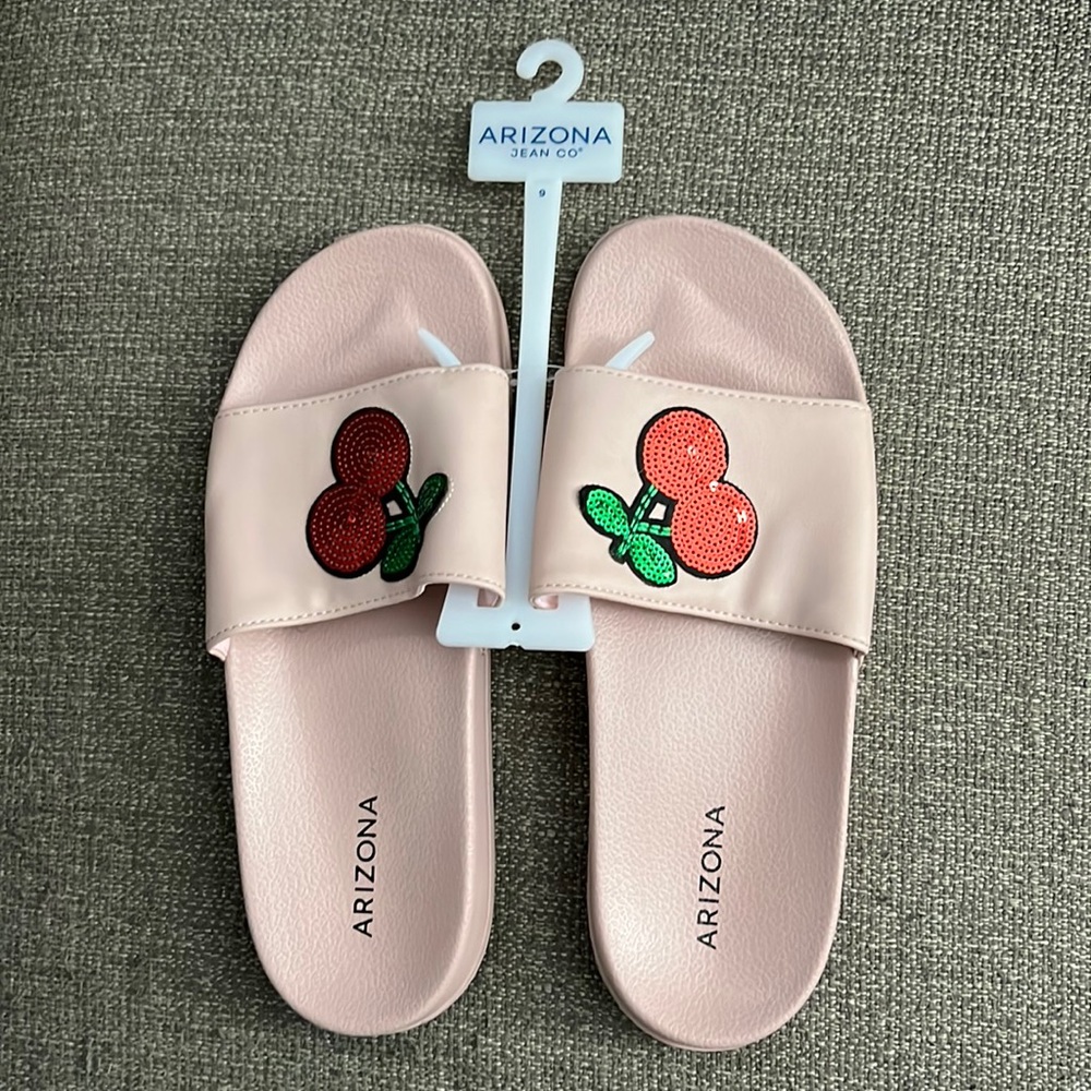 Women’s slippers size 9